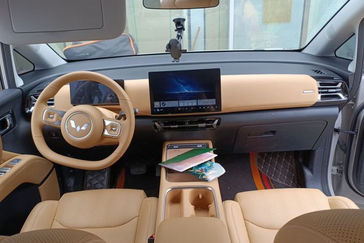 Used Wuling Starlight 730 2025 Model Plug-in Hybrid 125km Luxury Edition Center Console