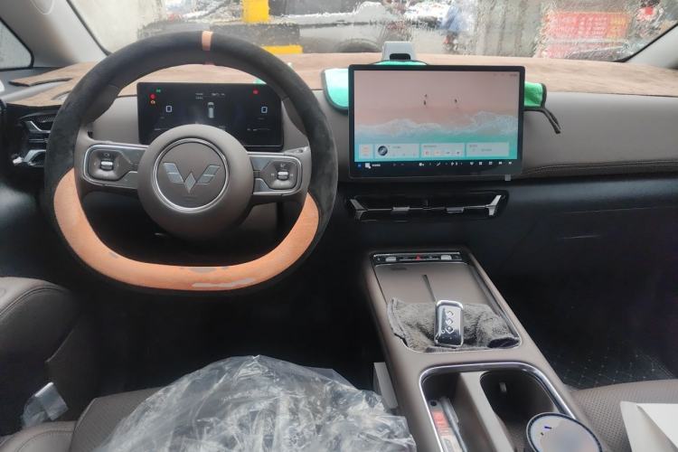 Used Wuling Starlight 730 2025 Model Plug-in Hybrid 125km Luxury Edition Center Console