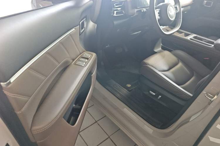 Used Wuling Starlight 730 2025 Model Pure Electric 500km Luxury Edition Driver Seat