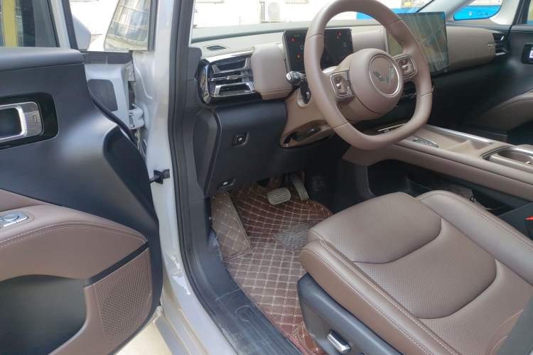 Used Wuling Starlight 730 2025 Model Plug-in Hybrid 125km Luxury Edition Driver Seat