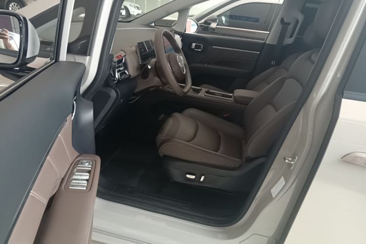 Used Wuling Starlight 730 2025 Model Plug-in Hybrid 125km Luxury Edition Driver Seat