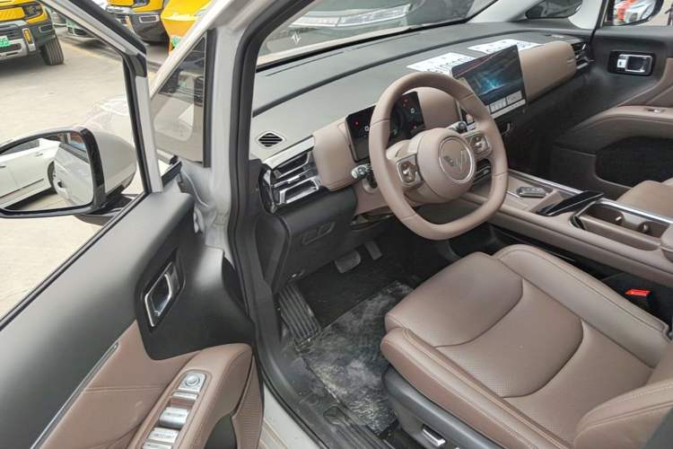 Used Wuling Starlight 730 2025 Model Pure Electric 500km Luxury Edition Driver Seat
