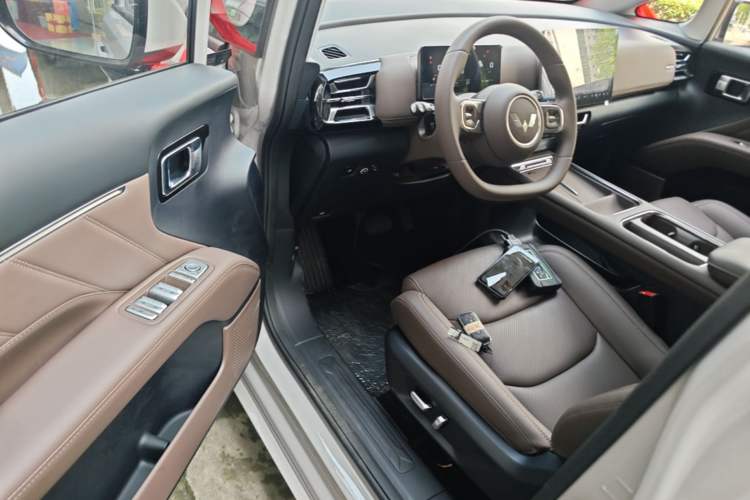 Used Wuling Starlight 730 2025 Model Plug-in Hybrid 125km Luxury Edition Driver Seat