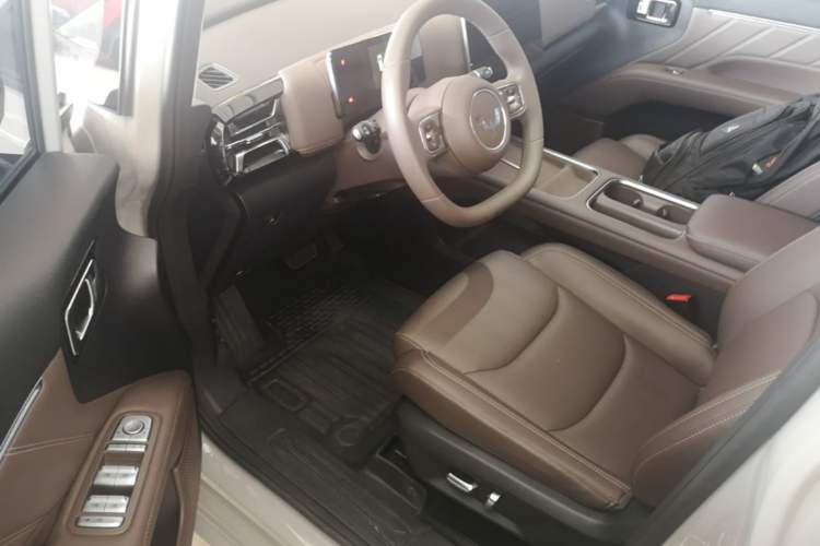 Used Wuling Starlight 730 2025 Model Plug-in Hybrid 125km Luxury Edition Driver Seat