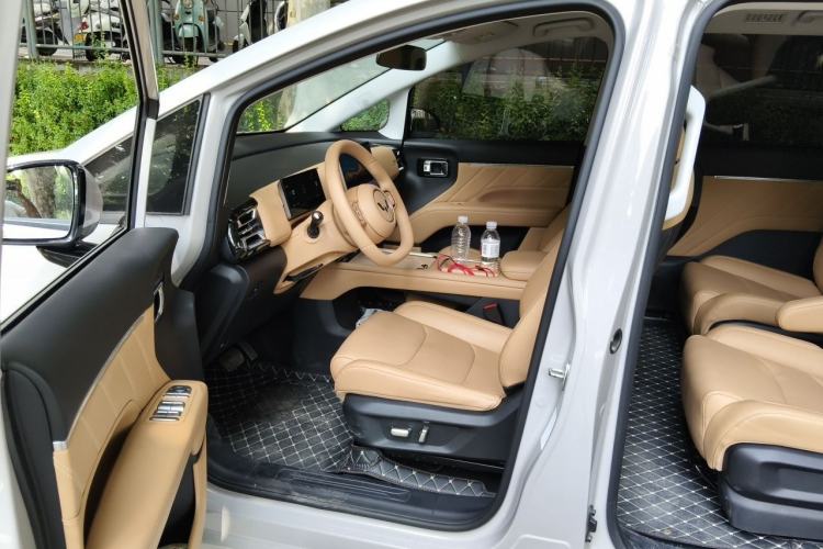 Used Wuling Starlight 730 2025 Model Plug-in Hybrid 125km Luxury Edition Driver Seat