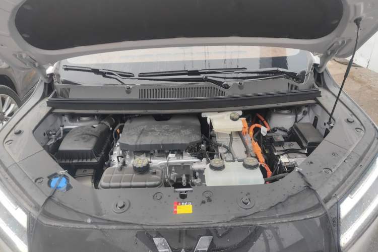 Used Wuling Starlight 730 2025 Model Plug-in Hybrid 125km Luxury Edition Engine Bay