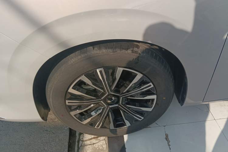 Used Wuling Starlight 730 2025 Model Plug-in Hybrid 125km Luxury Edition Exterior 1