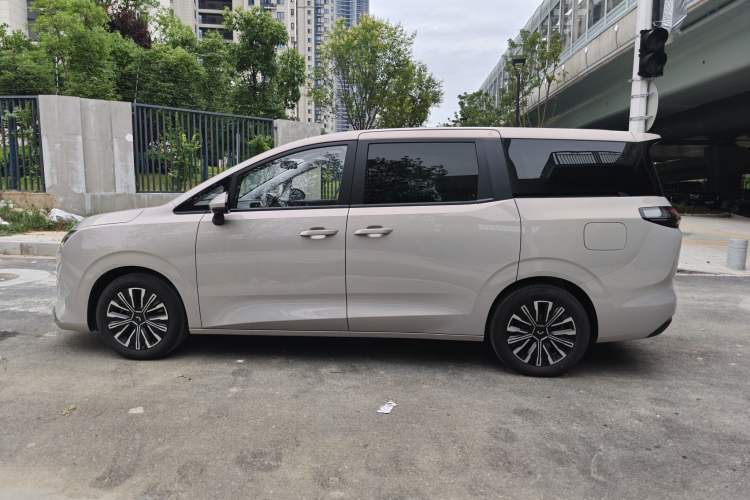 Used Wuling Starlight 730 2025 Model Pure Electric 500km Luxury Edition Exterior 10