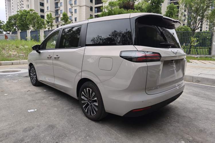 Used Wuling Starlight 730 2025 Model Pure Electric 500km Luxury Edition Exterior 11