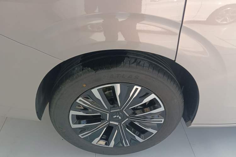 Used Wuling Starlight 730 2025 Model Plug-in Hybrid 125km Luxury Edition Exterior 2