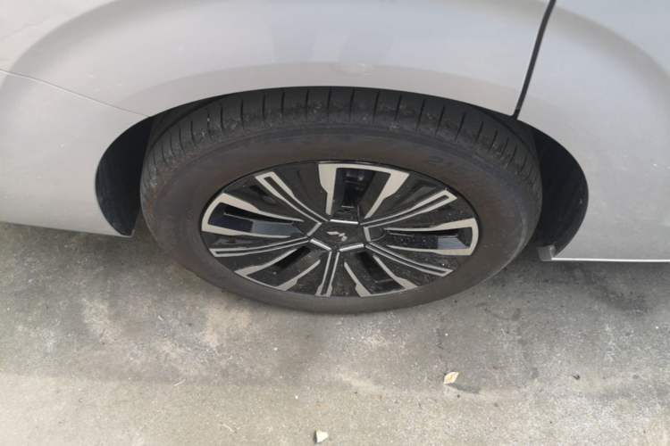 Used Wuling Starlight 730 2025 Model Plug-in Hybrid 125km Luxury Edition Exterior 5