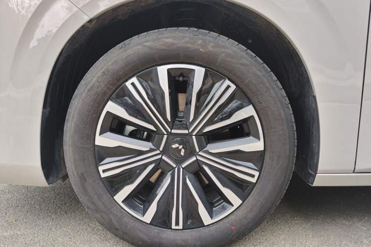 Used Wuling Starlight 730 2025 Model Pure Electric 500km Luxury Edition Exterior 6