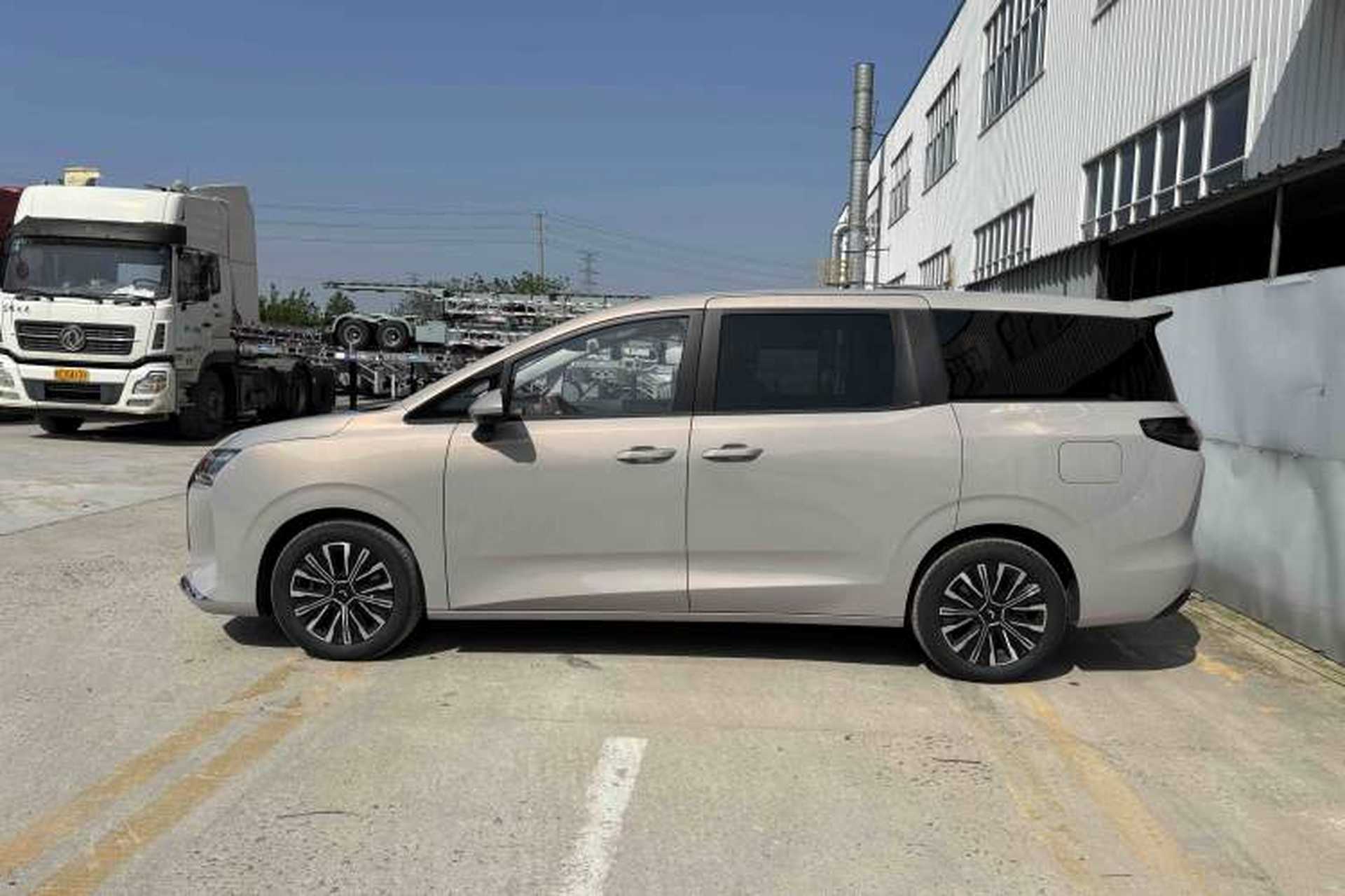 Used Wuling Starlight 730 2025 Model Plug-in Hybrid 125km Luxury Edition Exterior 7