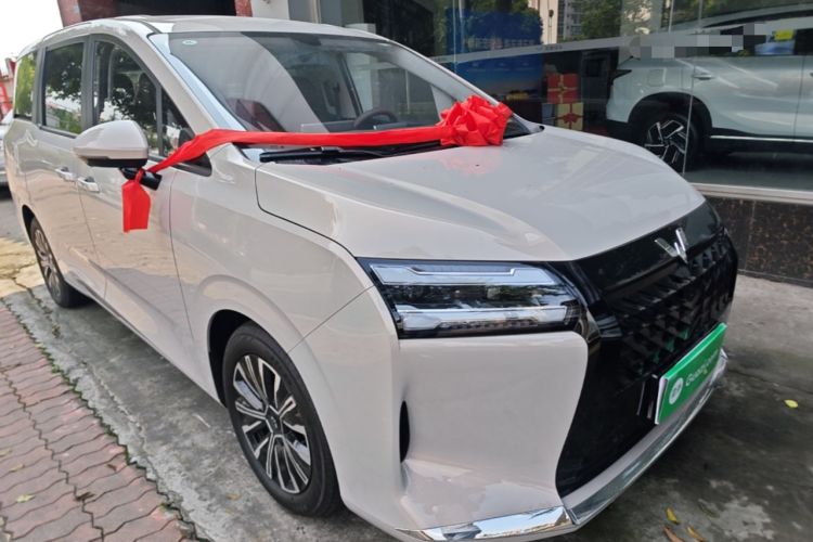 Used Wuling Starlight 730 2025 Model Plug-in Hybrid 125km Luxury Edition Front Right 45 Deg