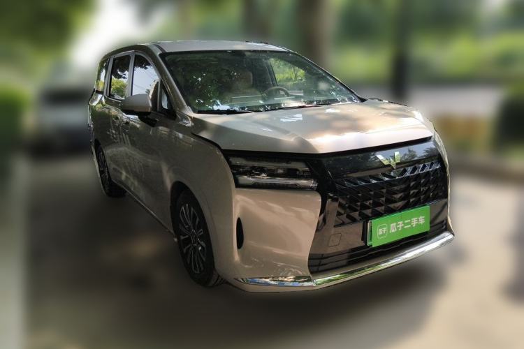 Used Wuling Starlight 730 2025 Model Plug-in Hybrid 125km Luxury Edition Front Right 45 Deg