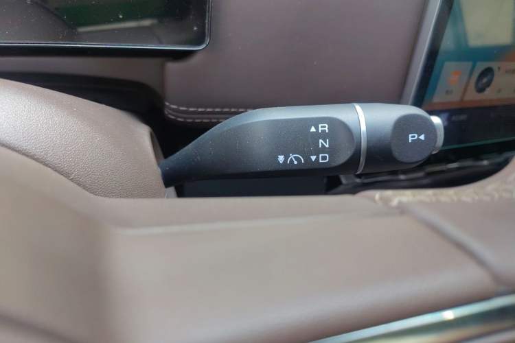 Used Wuling Starlight 730 2025 Model Plug-in Hybrid 125km Luxury Edition Gear Lever