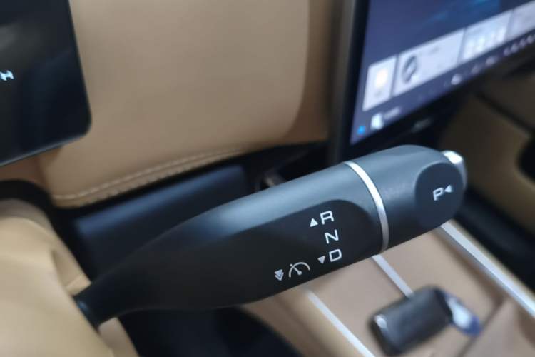 Used Wuling Starlight 730 2025 Model Plug-in Hybrid 125km Luxury Edition Gear Lever