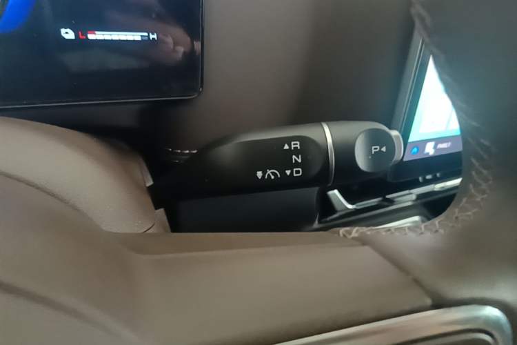 Used Wuling Starlight 730 2025 Model Plug-in Hybrid 125km Luxury Edition Gear Lever
