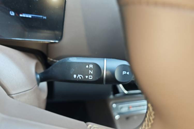 Used Wuling Starlight 730 2025 Model Plug-in Hybrid 125km Luxury Edition Gear Lever