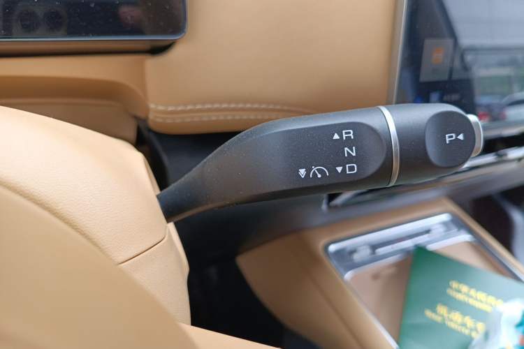 Used Wuling Starlight 730 2025 Model Plug-in Hybrid 125km Luxury Edition Gear Lever