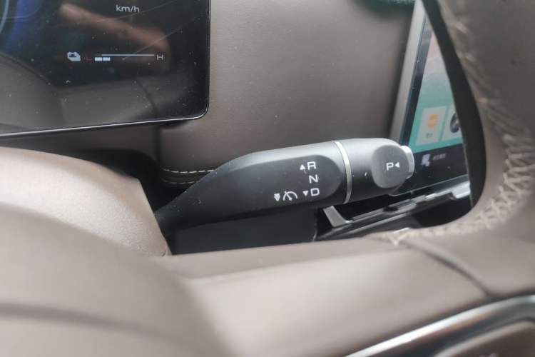 Used Wuling Starlight 730 2025 Model Plug-in Hybrid 125km Luxury Edition Gear Lever