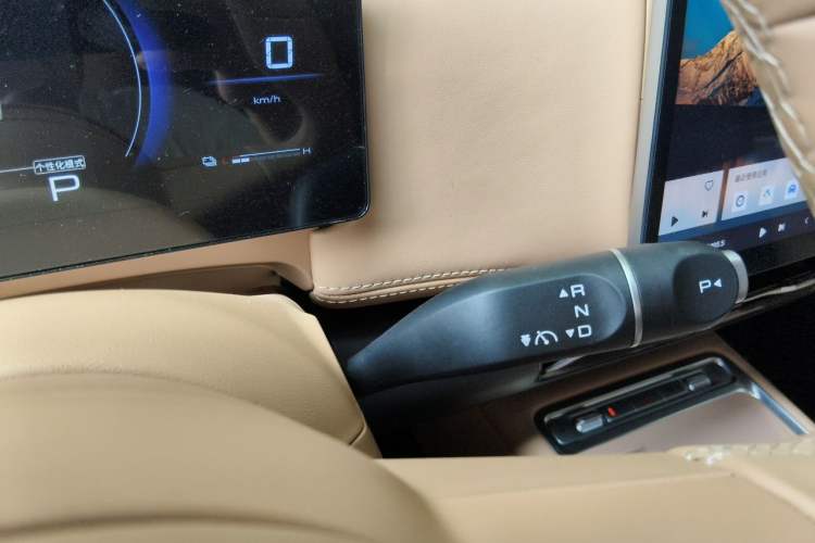 Used Wuling Starlight 730 2025 Model Plug-in Hybrid 125km Luxury Edition Gear Lever