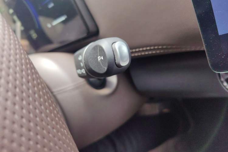 Used Wuling Starlight 730 2025 Model Plug-in Hybrid 125km Luxury Edition Gear Lever