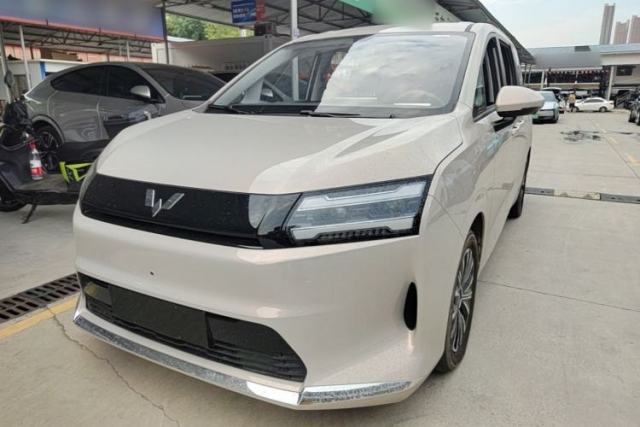 Used Wuling Starlight 730 2025 Model Pure Electric 500km Luxury Edition
