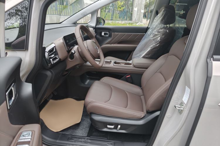 Used Wuling Starlight 730 2025 Model Pure Electric 500km Luxury Edition Interior 2