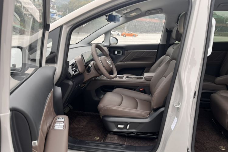 Used Wuling Starlight 730 2025 Model Plug-in Hybrid 125km Luxury Edition Interior 2