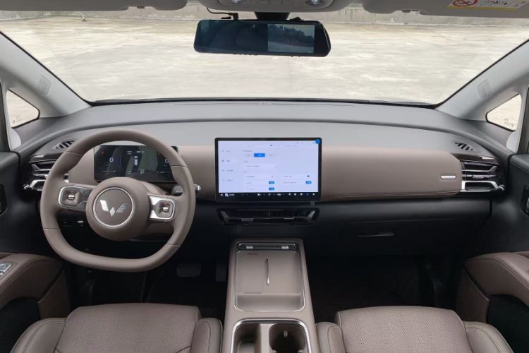 Used Wuling Starlight 730 2025 Model Plug-in Hybrid 125km Luxury Edition Interior 4