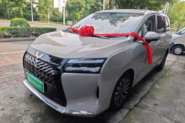 Used Wuling Starlight 730 2025 Model Plug-in Hybrid 125km Luxury Edition