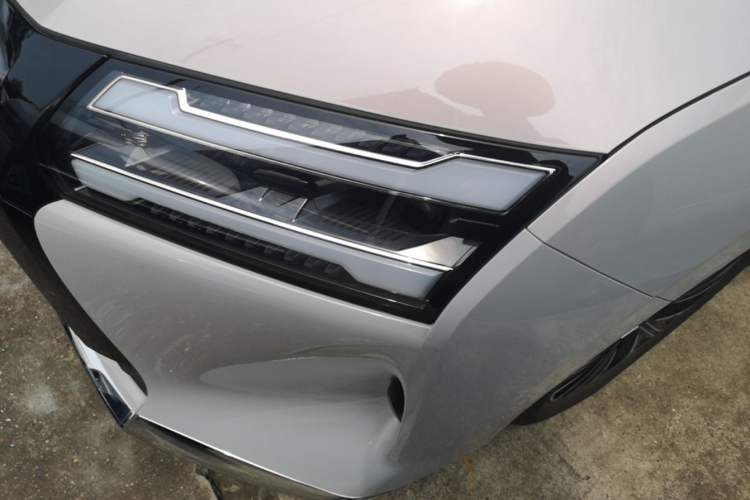 Used Wuling Starlight 730 2025 Model Plug-in Hybrid 125km Luxury Edition Left Front Headlight
