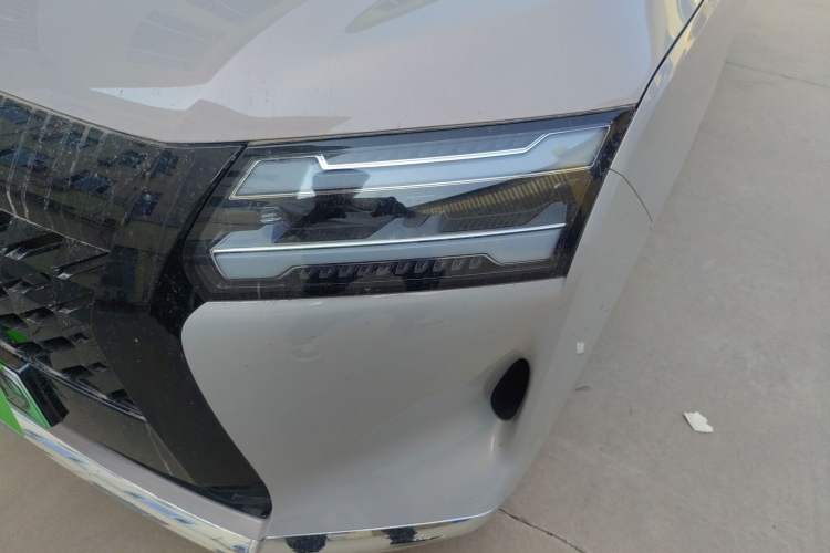 Used Wuling Starlight 730 2025 Model Plug-in Hybrid 125km Luxury Edition Left Front Headlight