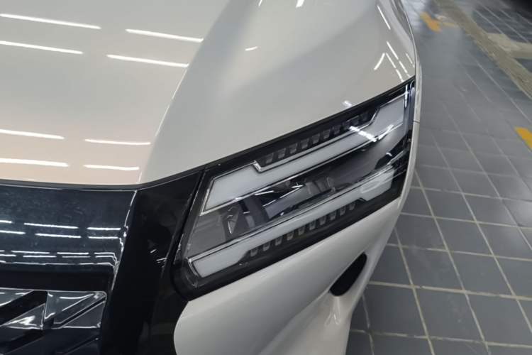 Used Wuling Starlight 730 2025 Model Plug-in Hybrid 125km Luxury Edition Left Front Headlight