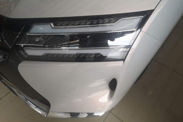 Used Wuling Starlight 730 2025 Model Plug-in Hybrid 125km Luxury Edition Left Front Headlight