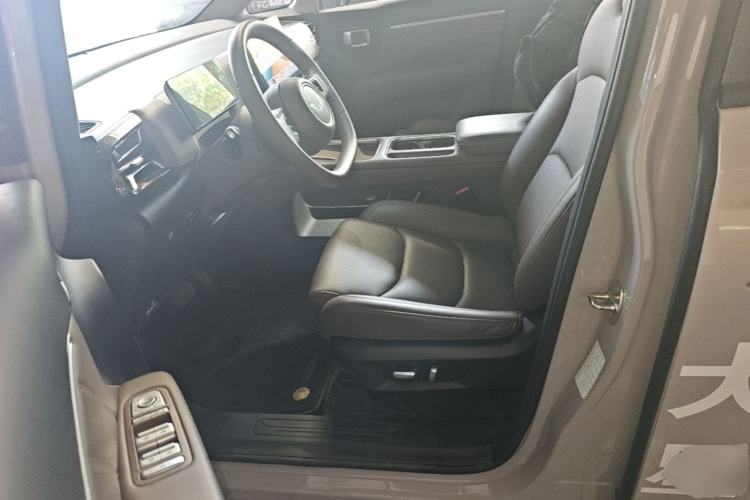 Used Wuling Starlight 730 2025 Model Pure Electric 500km Luxury Edition Left Front Seat