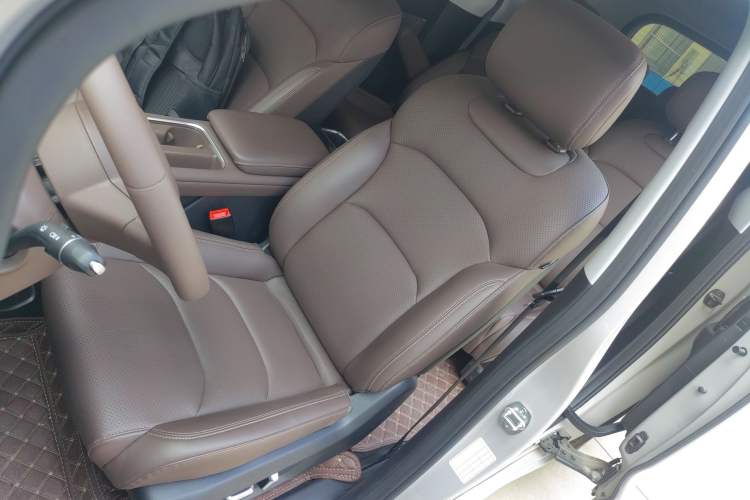 Used Wuling Starlight 730 2025 Model Plug-in Hybrid 125km Luxury Edition Left Front Seat