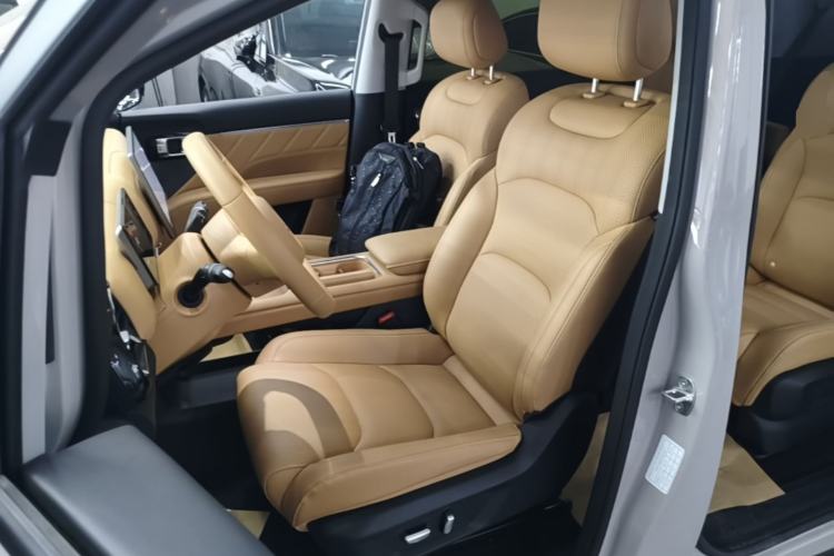 Used Wuling Starlight 730 2025 Model Plug-in Hybrid 125km Luxury Edition Left Front Seat