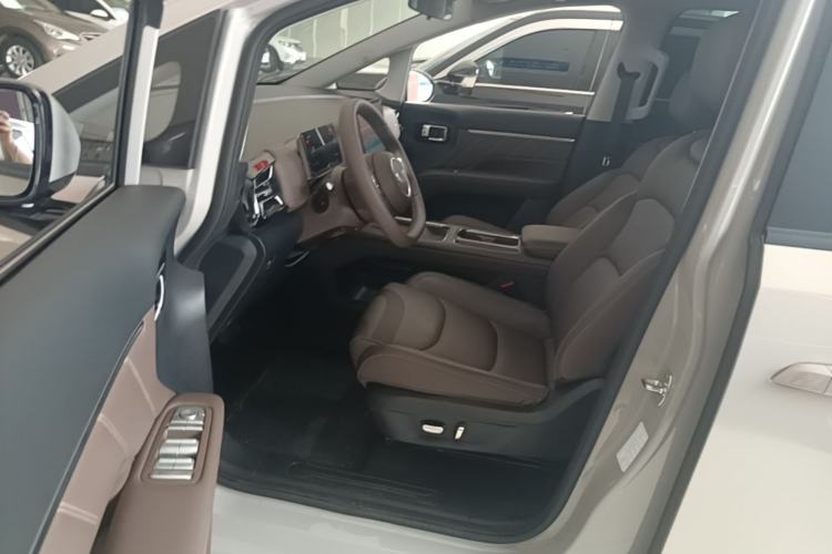 Used Wuling Starlight 730 2025 Model Plug-in Hybrid 125km Luxury Edition Left Front Seat