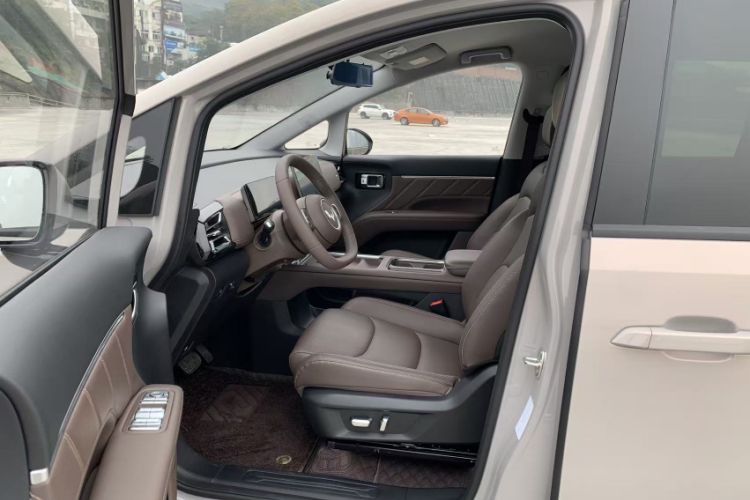 Used Wuling Starlight 730 2025 Model Plug-in Hybrid 125km Luxury Edition Left Front Seat