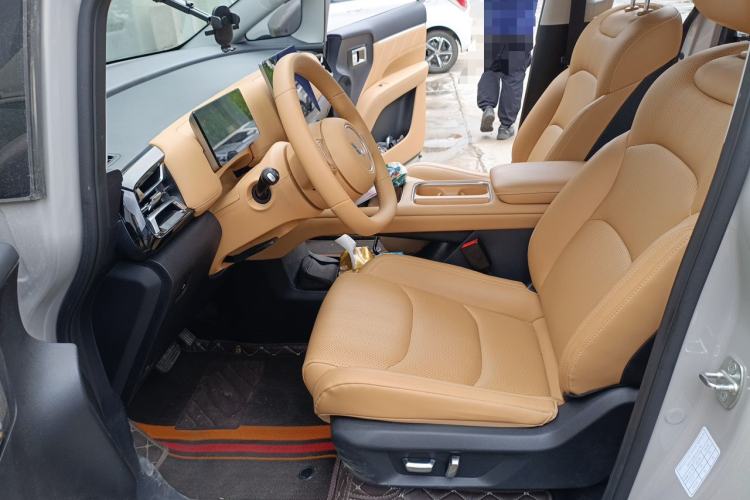 Used Wuling Starlight 730 2025 Model Plug-in Hybrid 125km Luxury Edition Left Front Seat