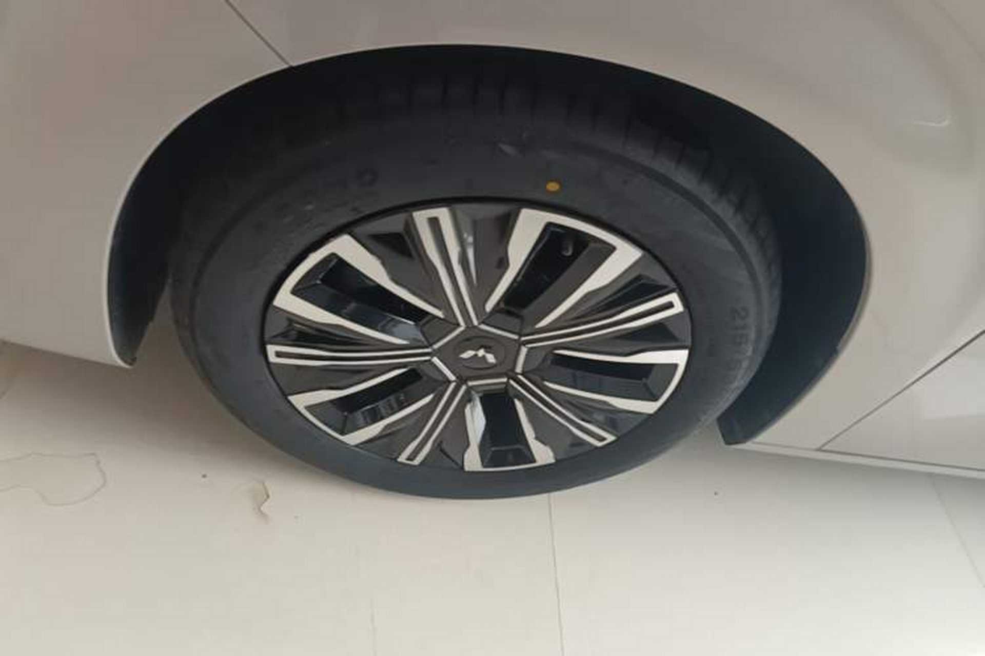 Used Wuling Starlight 730 2025 Model Plug-in Hybrid 125km Luxury Edition Left Front Wheel Hub