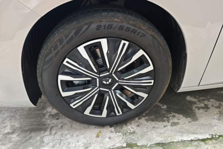Used Wuling Starlight 730 2025 Model Plug-in Hybrid 125km Luxury Edition Left Front Wheel Hub