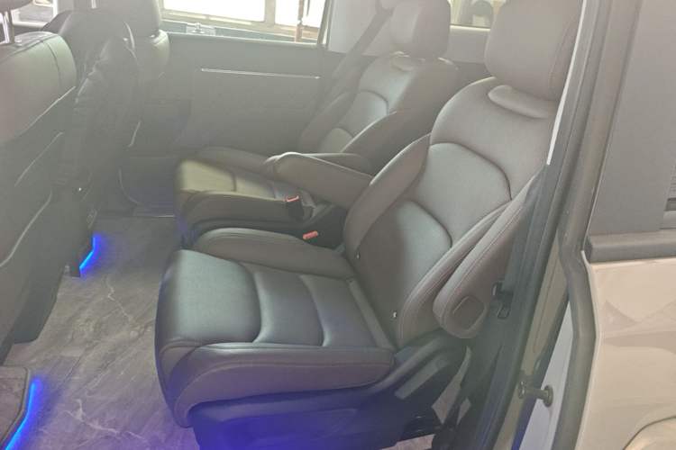 Used Wuling Starlight 730 2025 Model Pure Electric 500km Luxury Edition Left Rear Seat