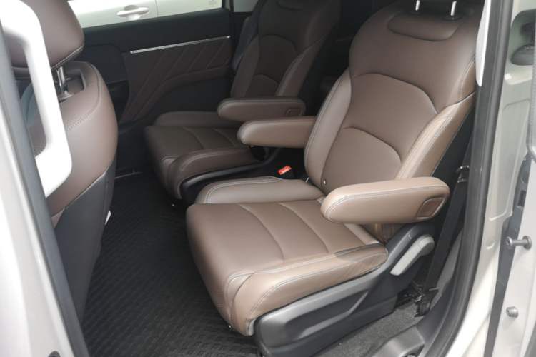 Used Wuling Starlight 730 2025 Model Plug-in Hybrid 125km Luxury Edition Left Rear Seat