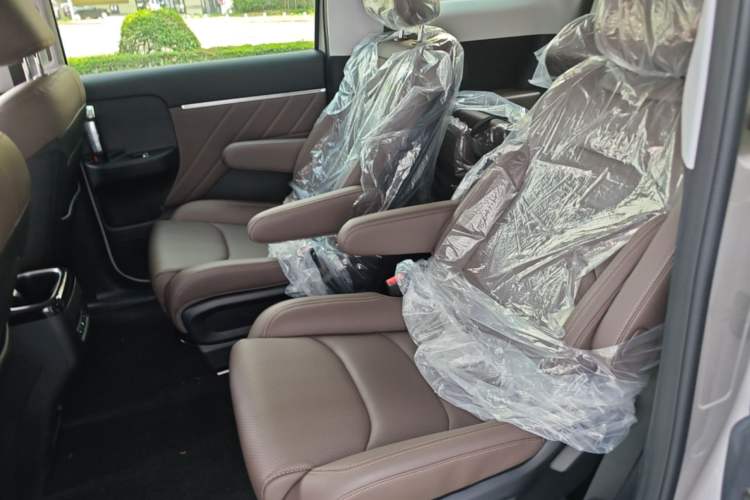 Used Wuling Starlight 730 2025 Model Plug-in Hybrid 125km Luxury Edition Left Rear Seat