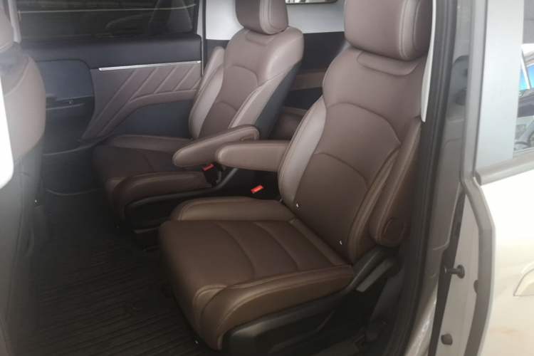 Used Wuling Starlight 730 2025 Model Plug-in Hybrid 125km Luxury Edition Left Rear Seat