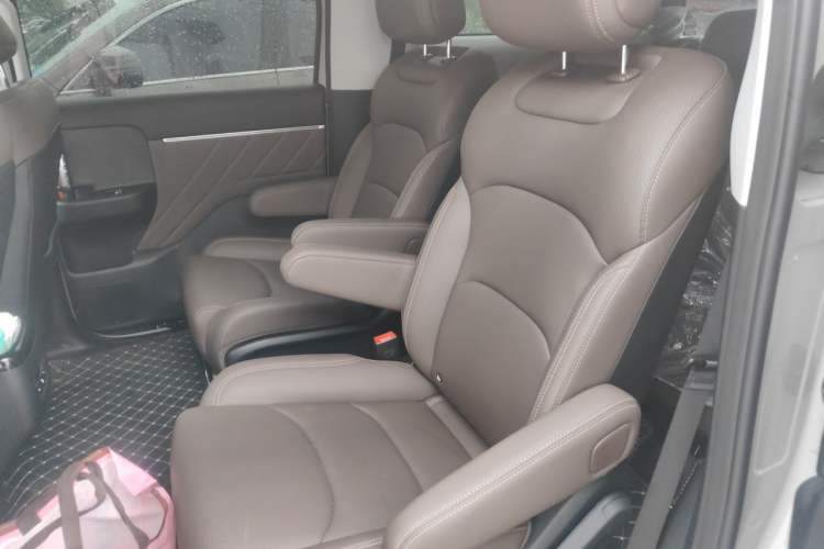 Used Wuling Starlight 730 2025 Model Plug-in Hybrid 125km Luxury Edition Left Rear Seat