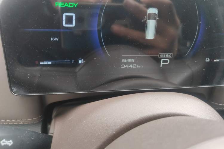 Used Wuling Starlight 730 2025 Model Plug-in Hybrid 125km Luxury Edition Odometer Close Up